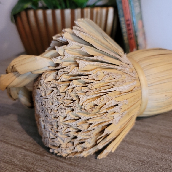 🎉HP VTG Carved Wood + Reed Cat Decoy - Picture 3 of 16